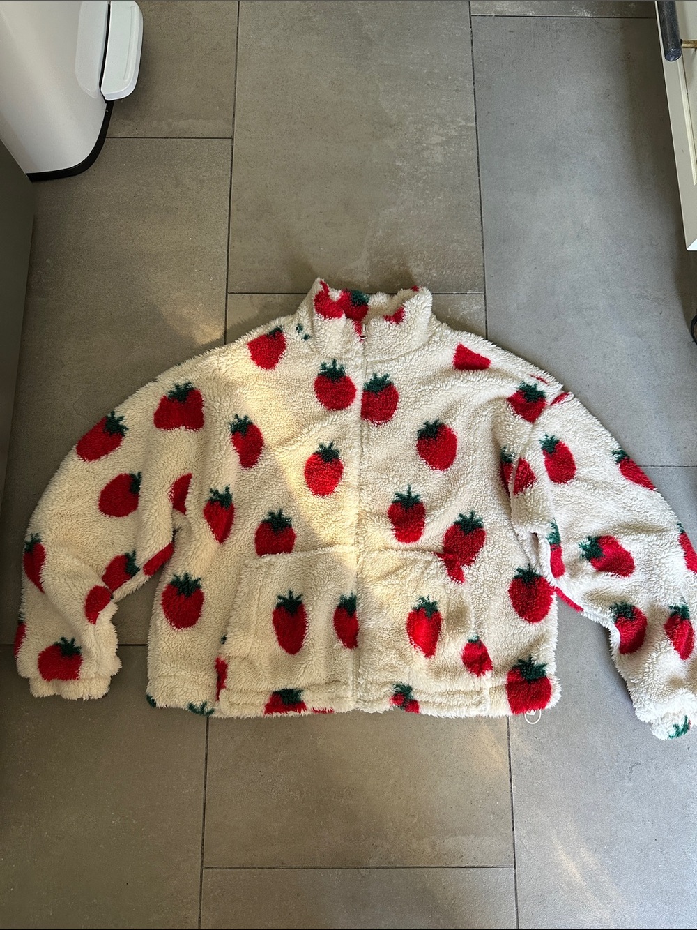 Thread & Supply Cream Sherpa Jacket with Red Strawberry Print Sz Large